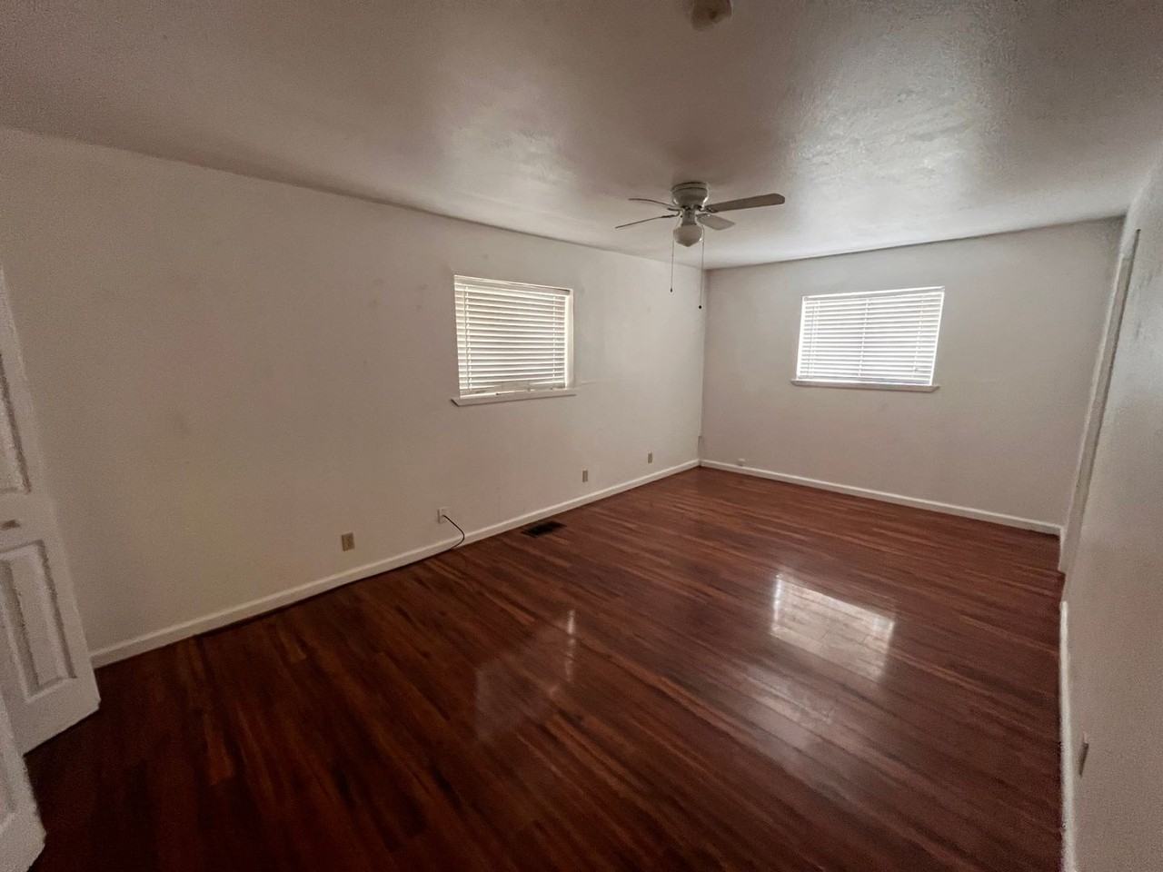 400 N Elm Ave - Photo 3 of 16