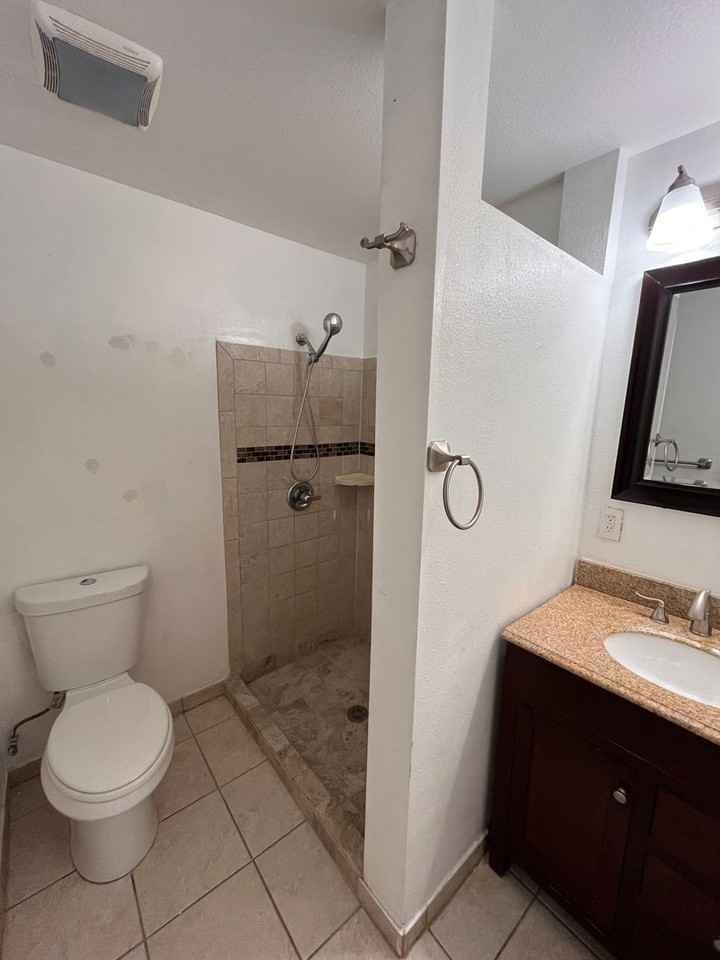 400 N Elm Ave - Photo 4 of 16