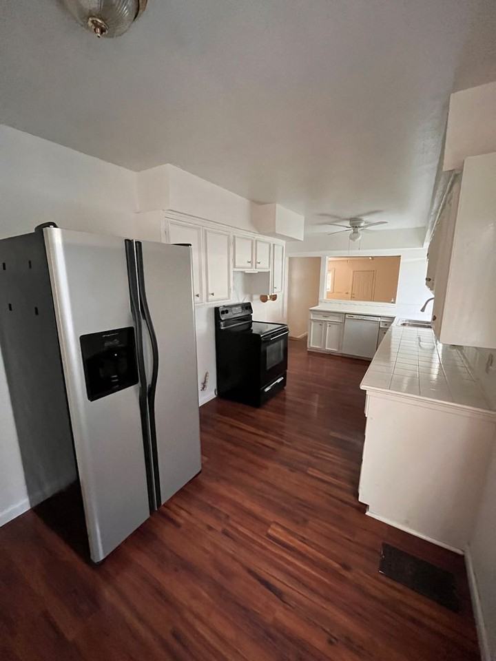 400 N Elm Ave - Photo 4 of 13