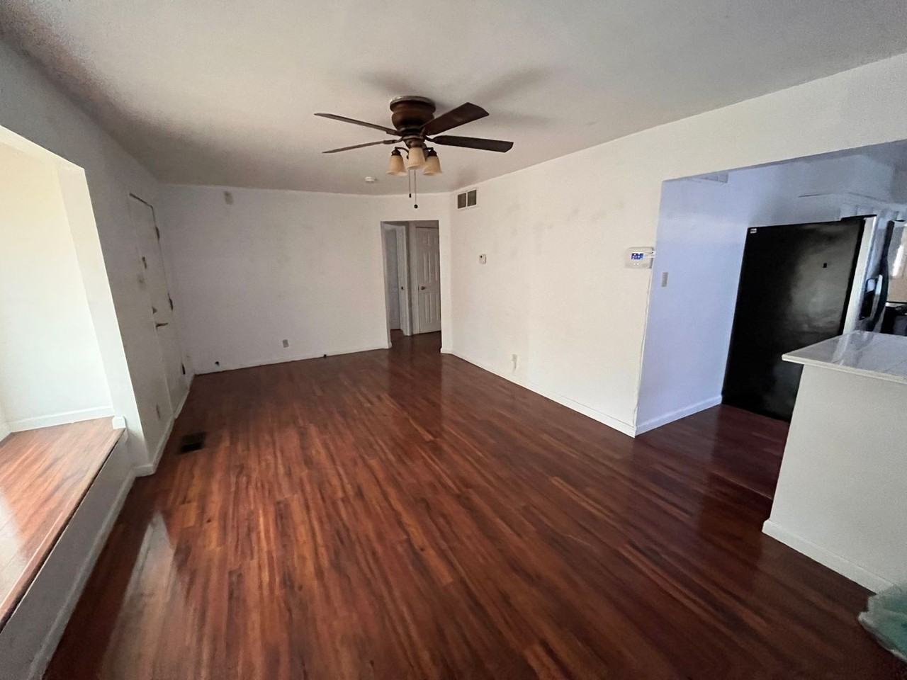 400 N Elm Ave - Photo 3 of 13