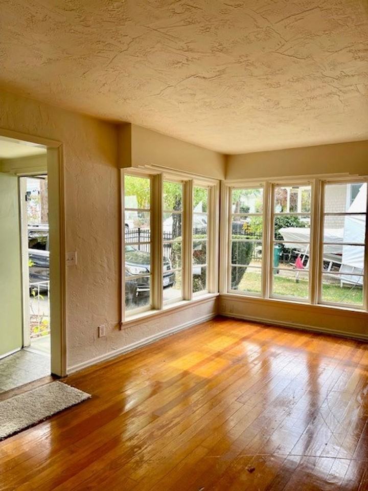 112 Walrath Ave - Photo 3 of 20