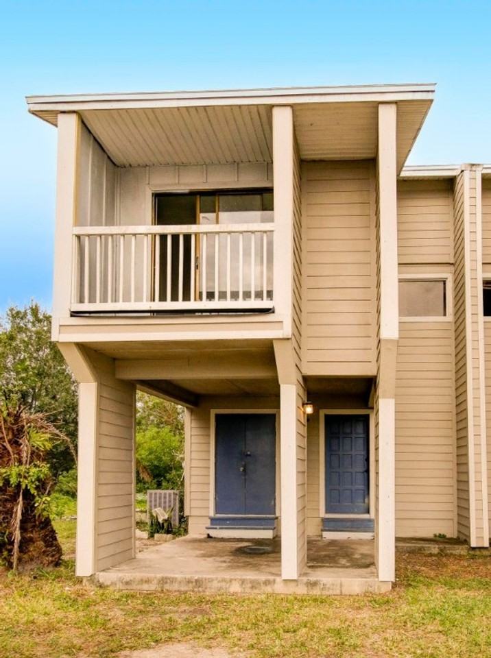 1106 Country Club Ln - Photo 2 of 15