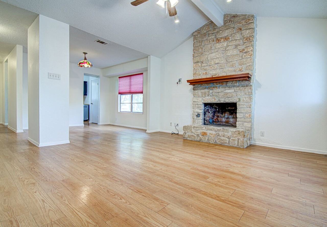 1909 Scofield Ln - Photo 3 of 18