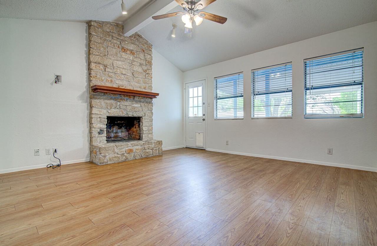 1909 Scofield Ln - Photo 4 of 18
