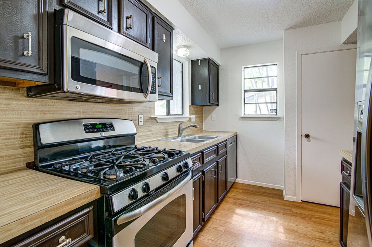 1909 Scofield Ln - Photo 6 of 18