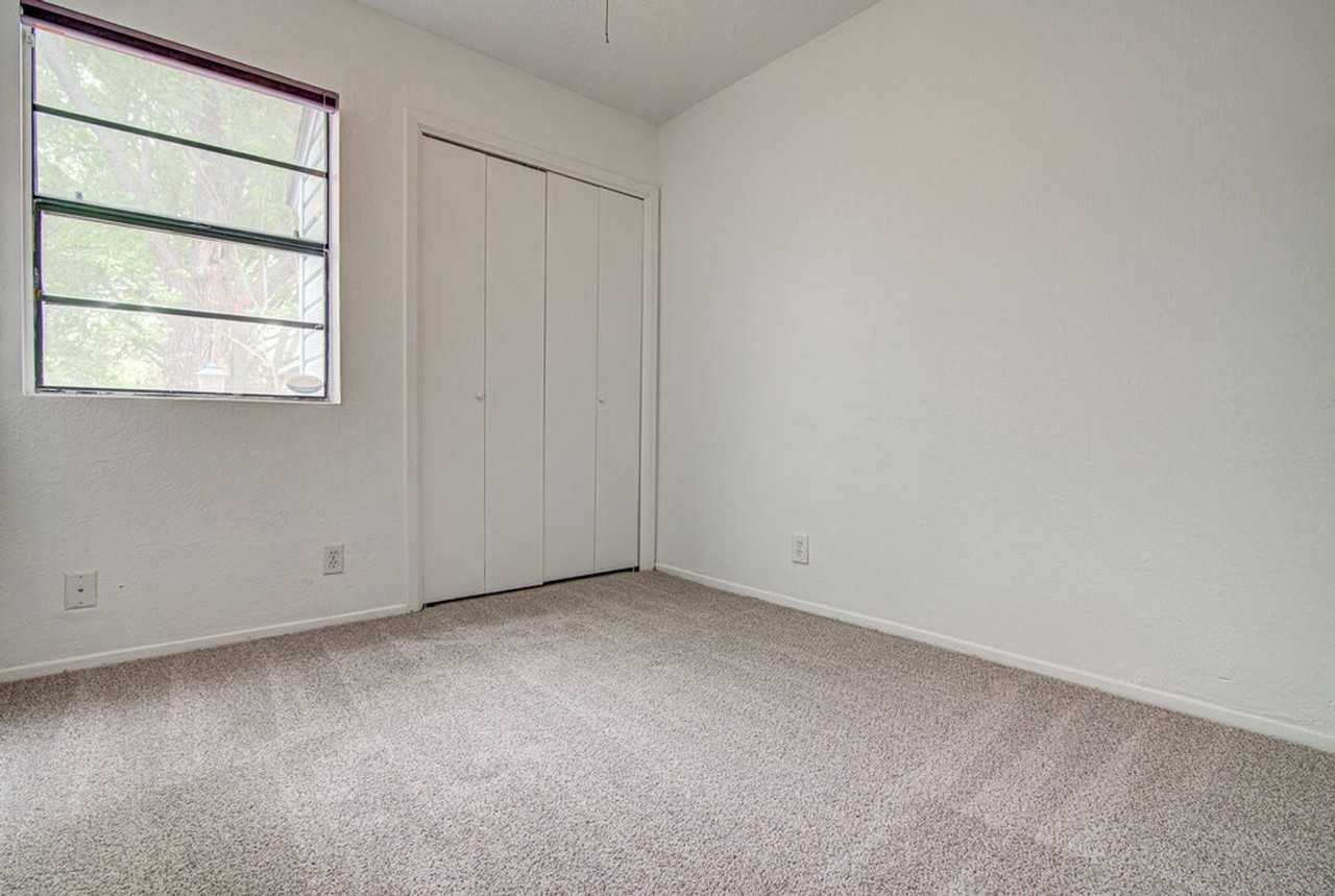 1909 Scofield Ln - Photo 7 of 18