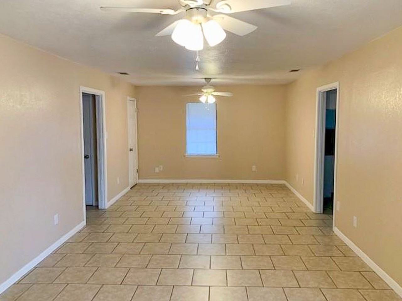 1807 N Mcdonald Ave - Photo 3 of 8