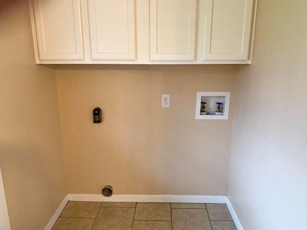 1807 N Mcdonald Ave - Photo 4 of 8