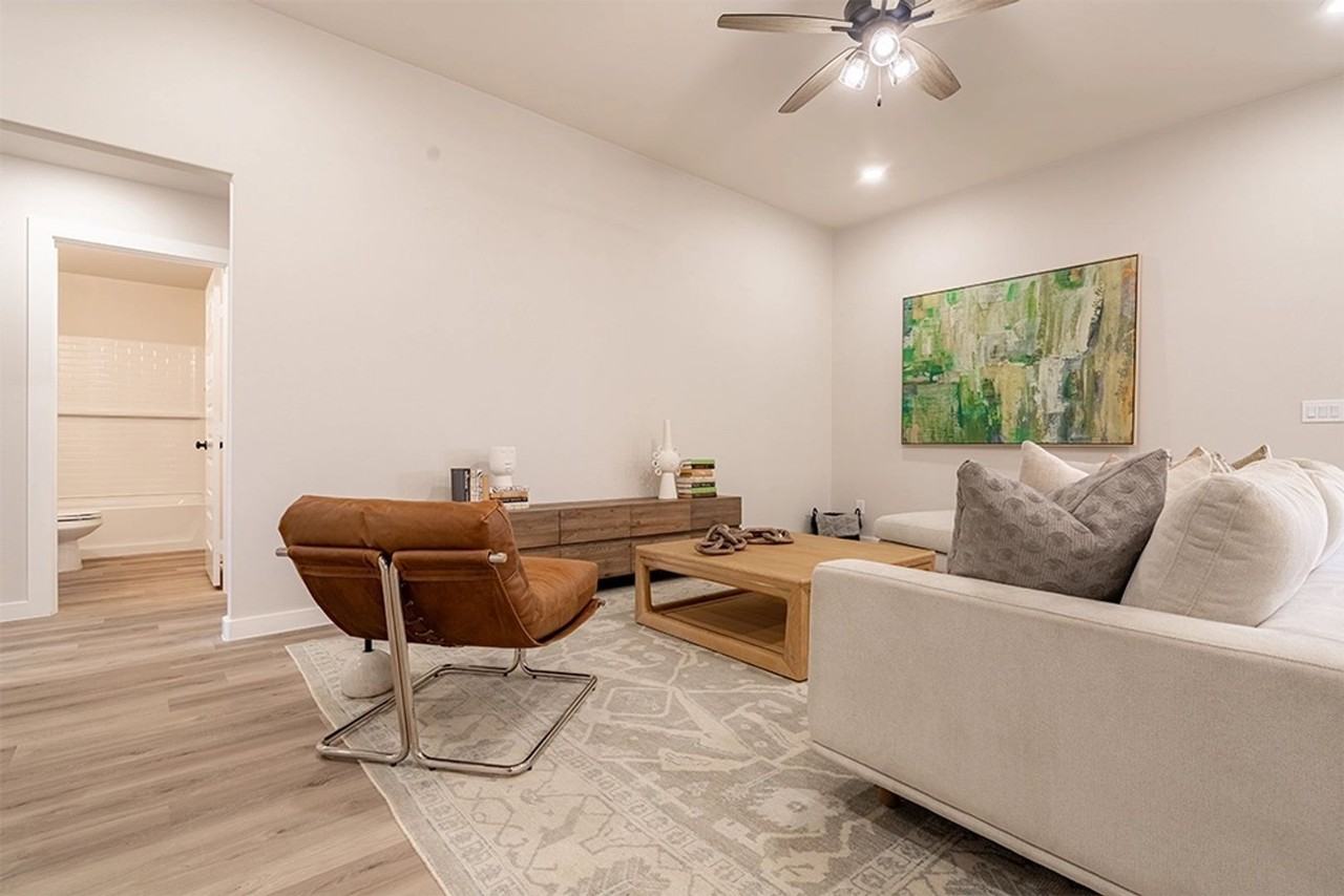 7219 37th St - Photo 2 of 7