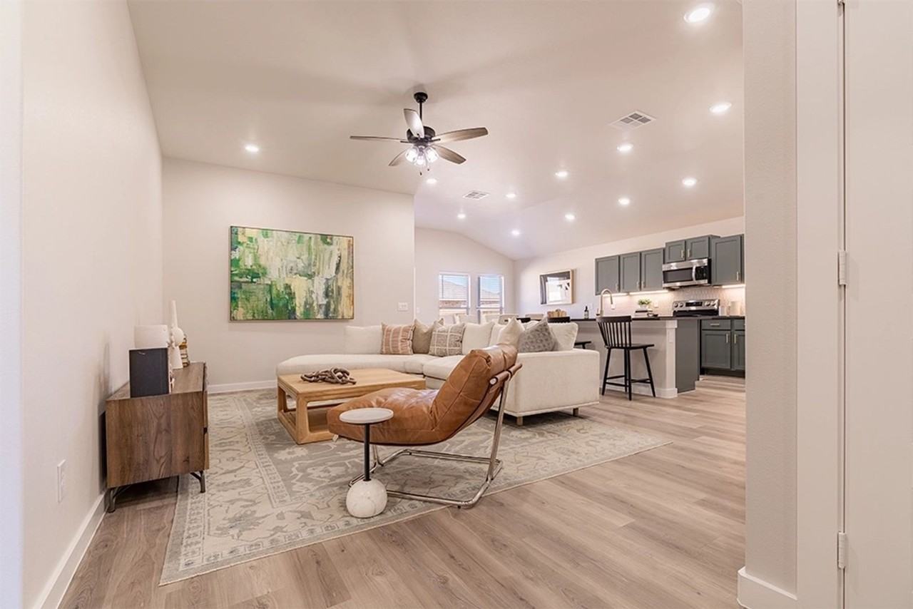 7219 37th St - Photo 3 of 7