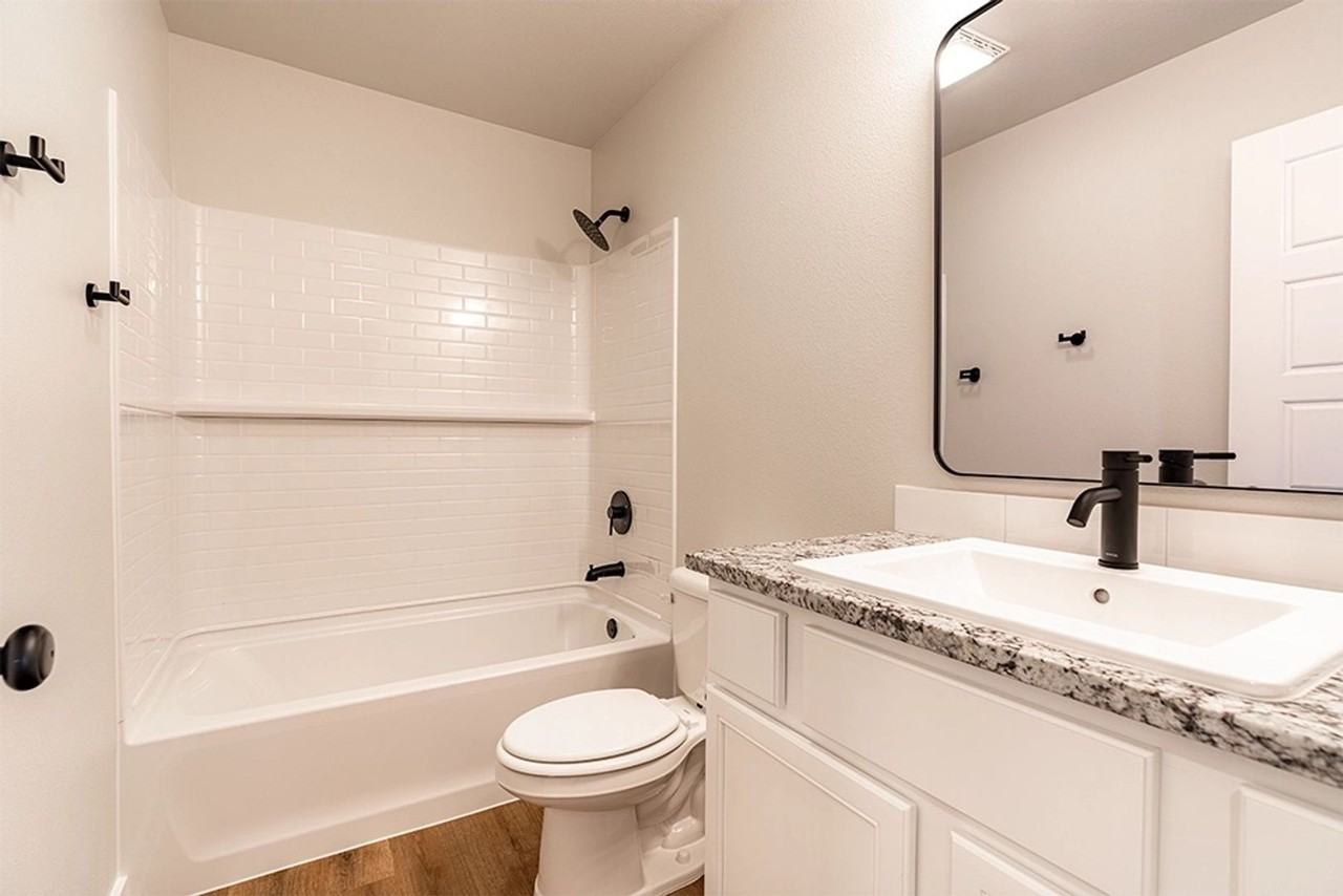 7213 37th St - Photo 2 of 7