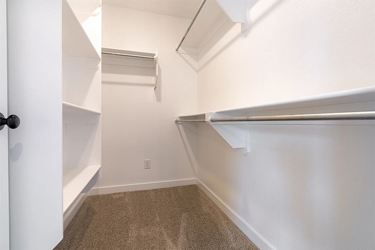 7213 37th St - Photo 3 of 7