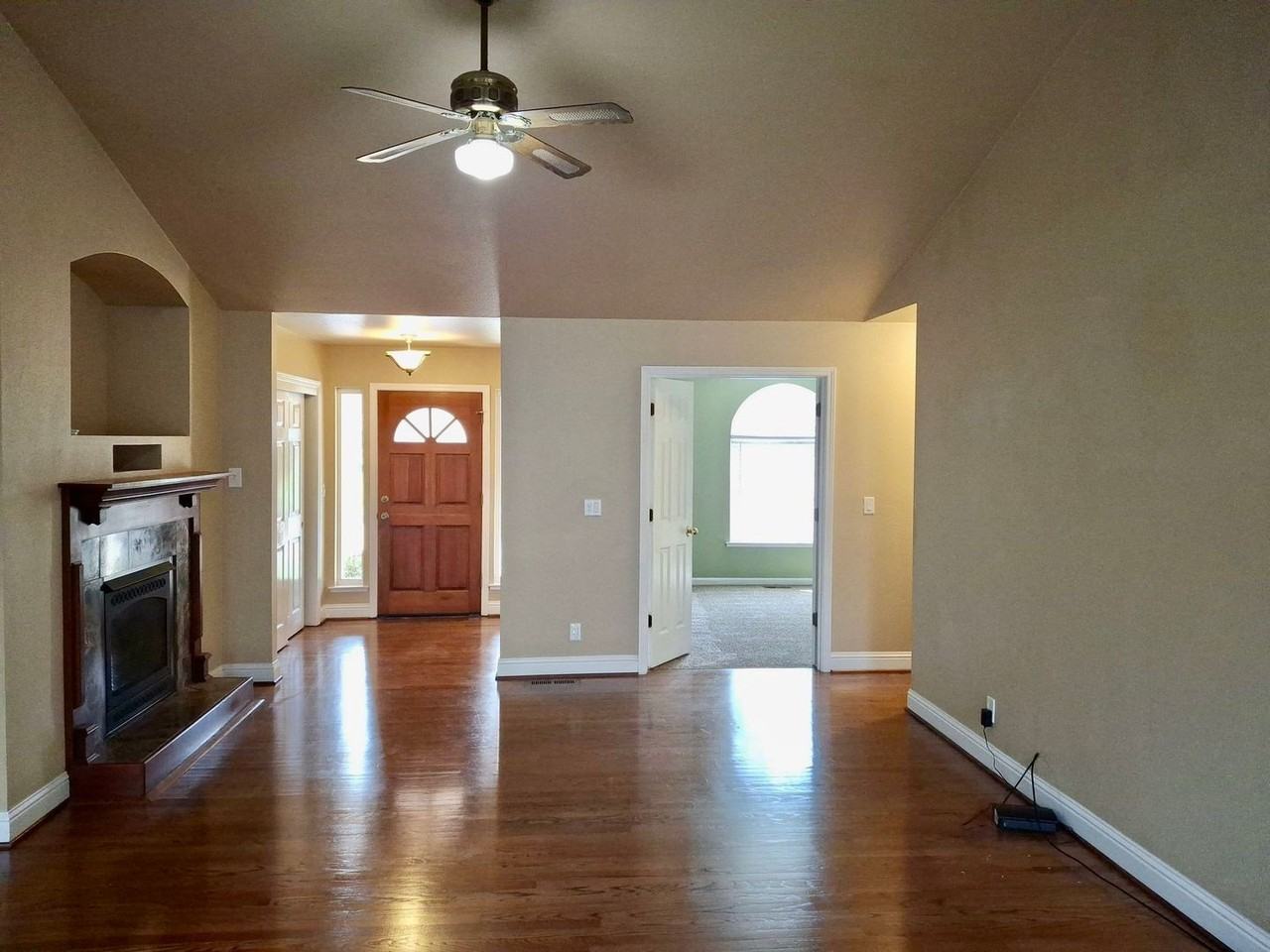 12386 Lakeshore N - Photo 2 of 20