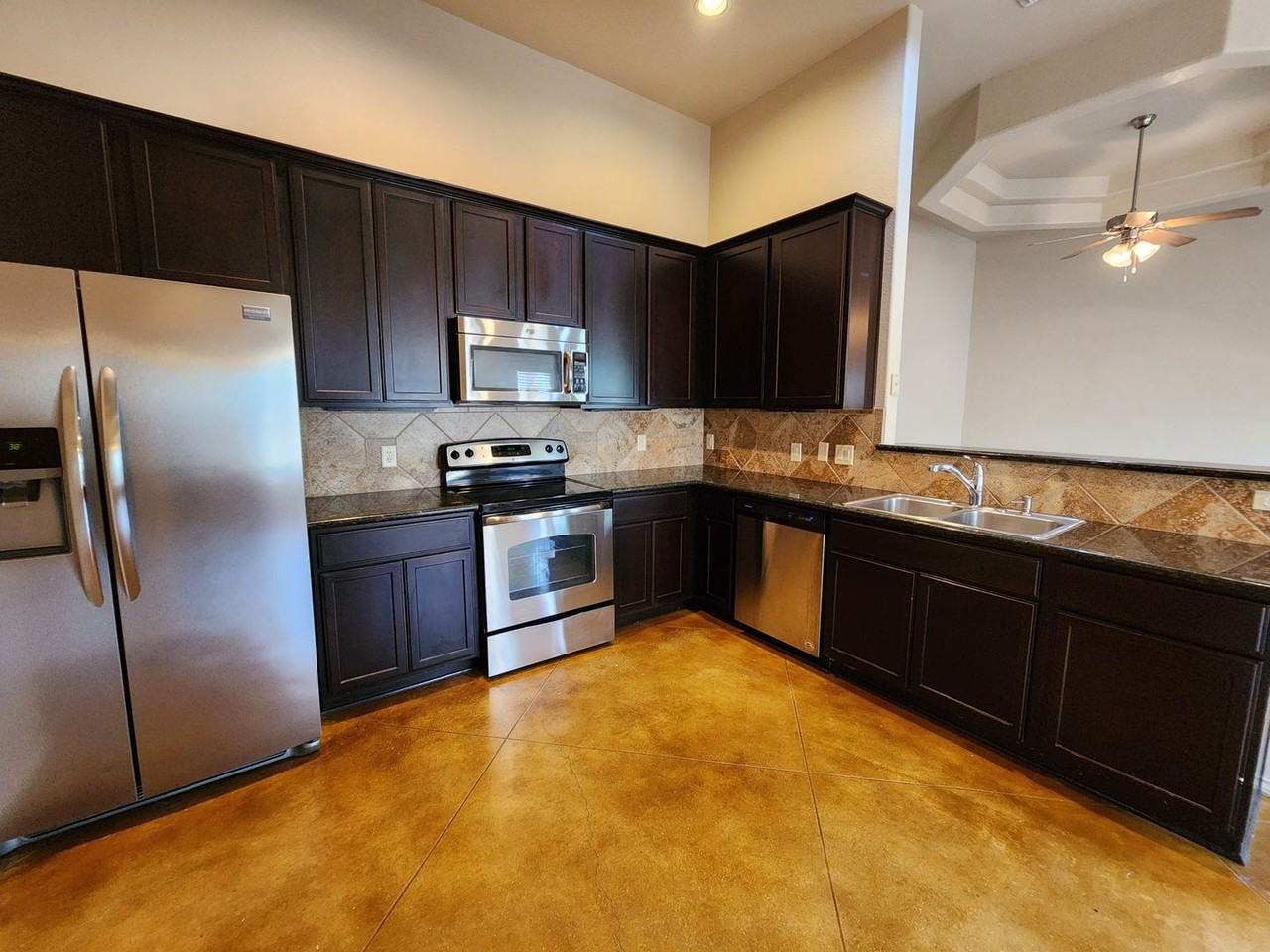 229 Anne Louise Dr - Photo 3 of 29