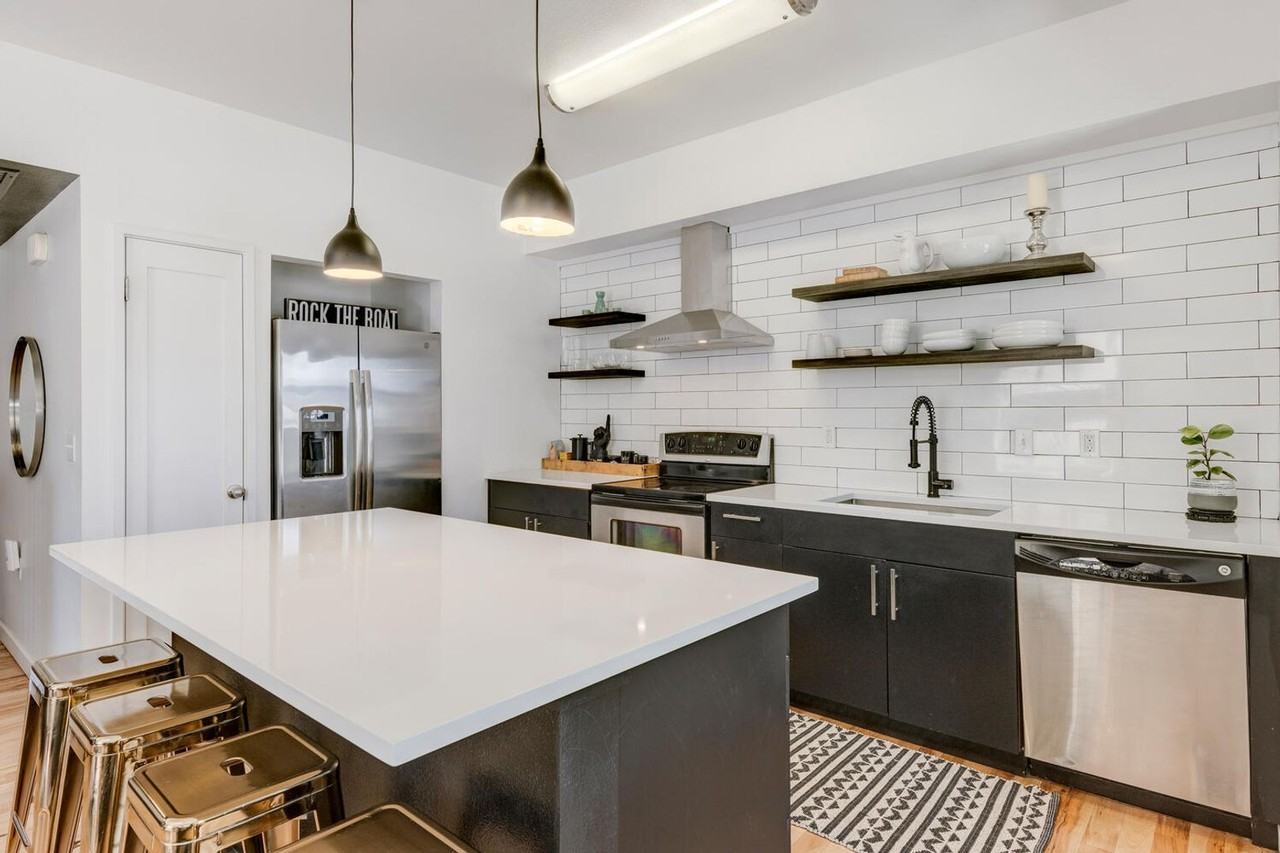 1463 W Grand Ave - Photo 3 of 31