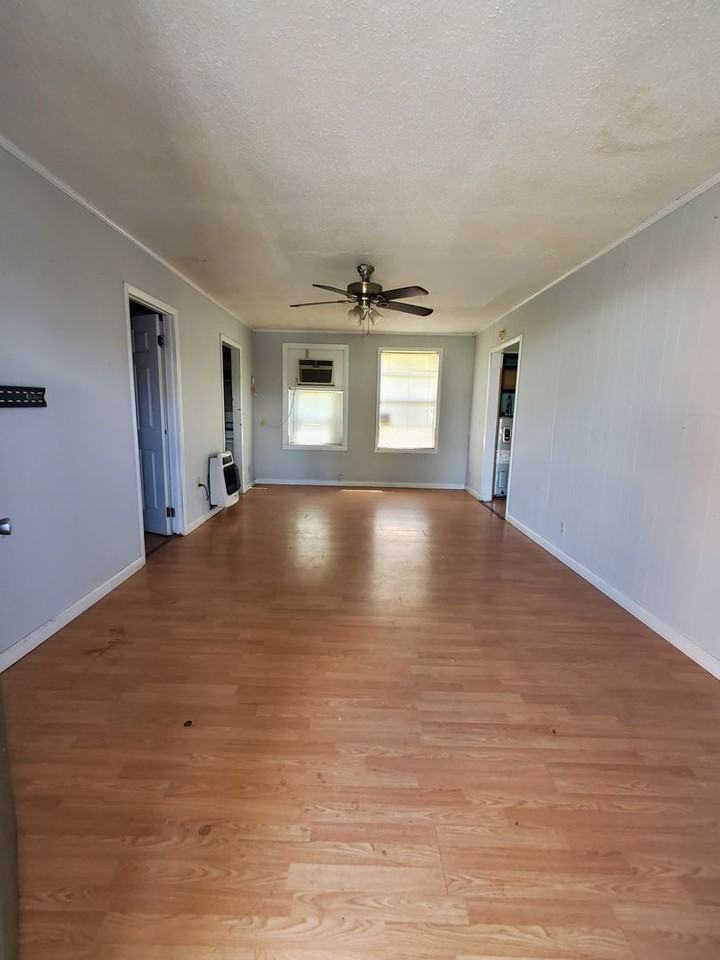 127 Sw Pete Mobley Ave - Photo 2 of 7