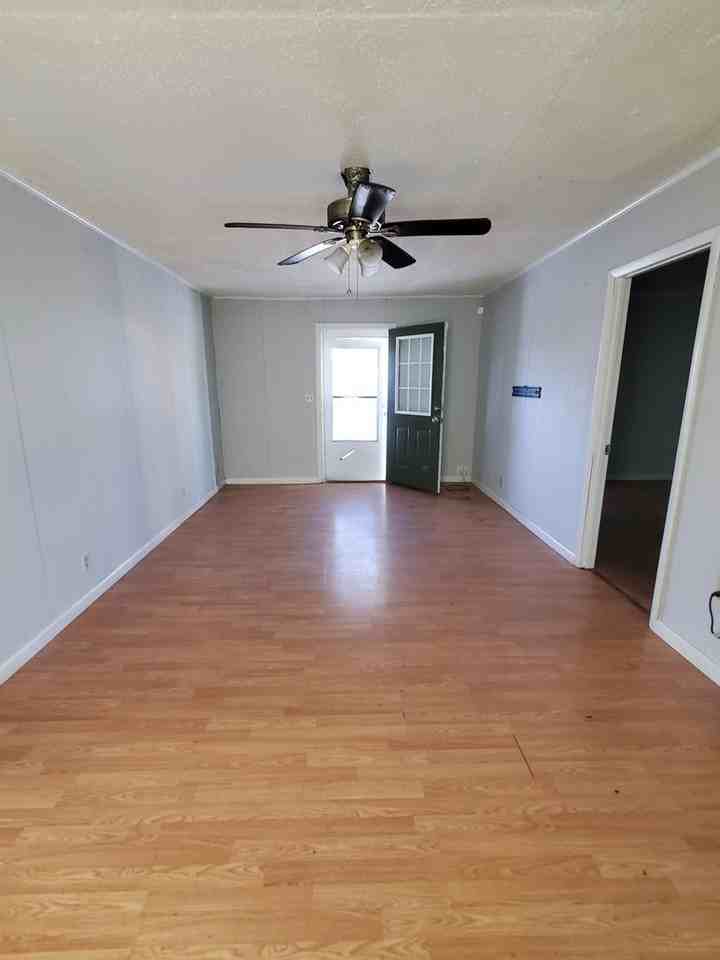 127 Sw Pete Mobley Ave - Photo 3 of 7