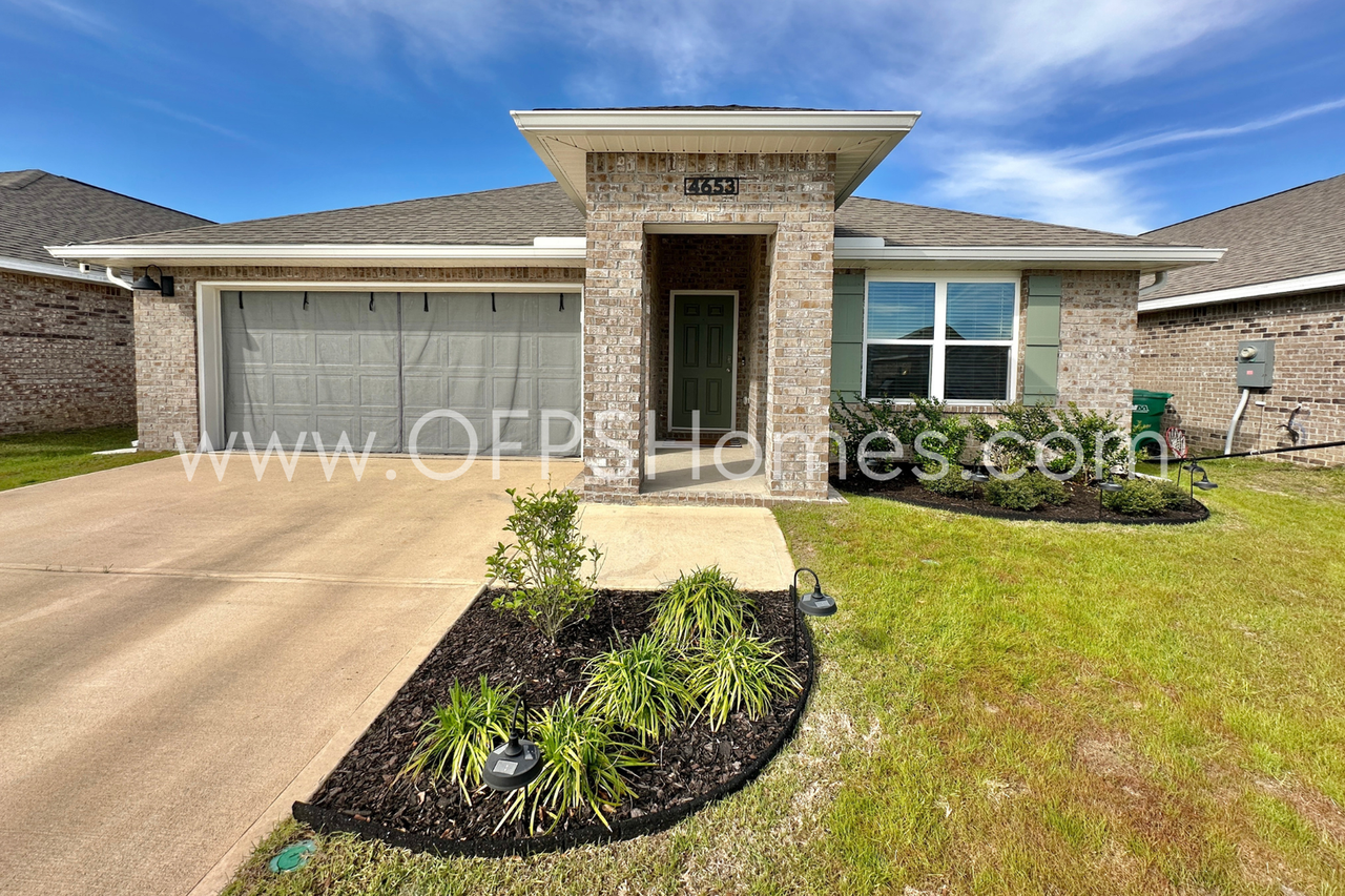 4653 Honor Guard Way - Photo 2 of 36