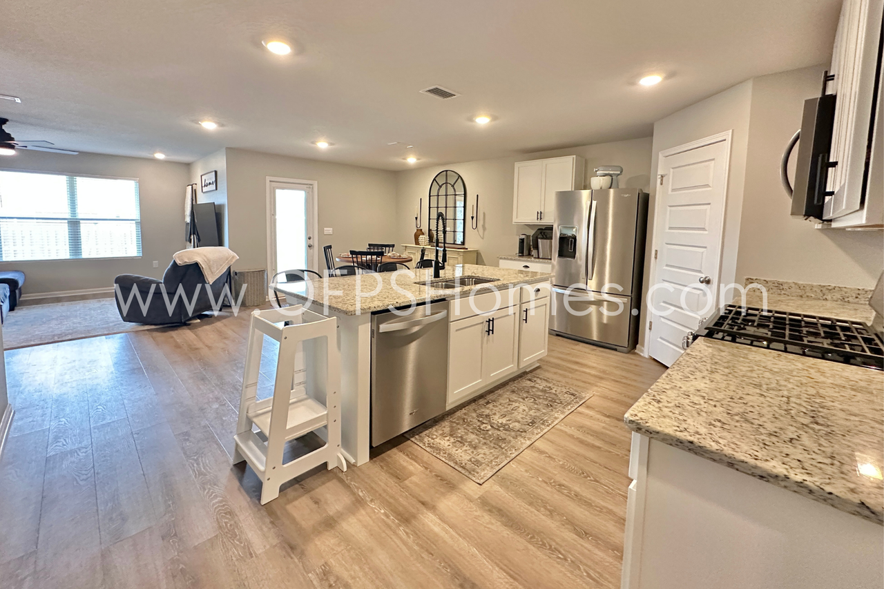 4653 Honor Guard Way - Photo 4 of 36
