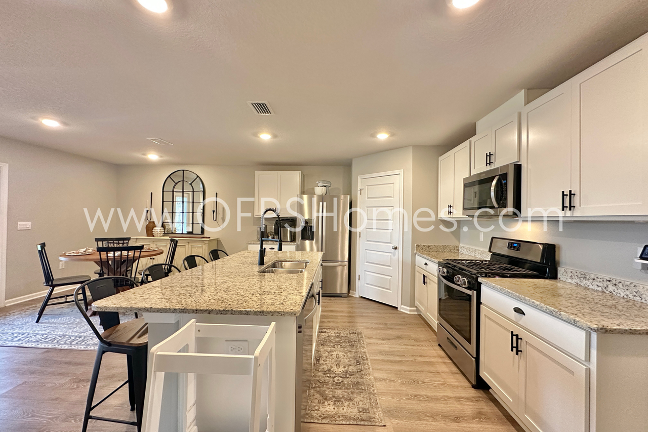4653 Honor Guard Way - Photo 5 of 36