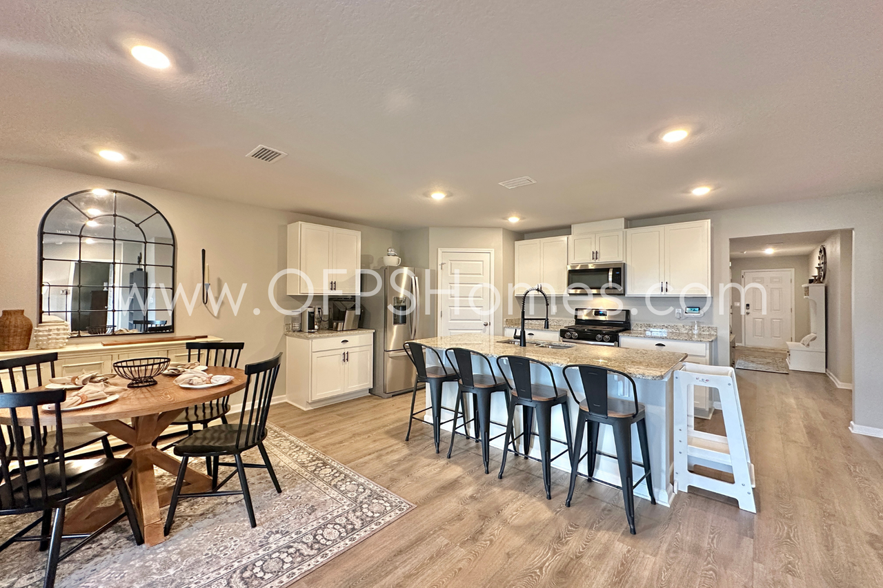 4653 Honor Guard Way - Photo 6 of 36