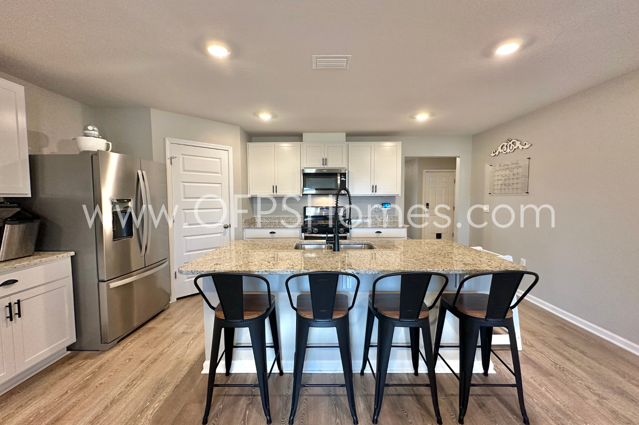 4653 Honor Guard Way - Photo 7 of 36