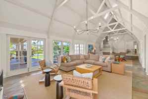 featured image of 4584 Kahala Ave