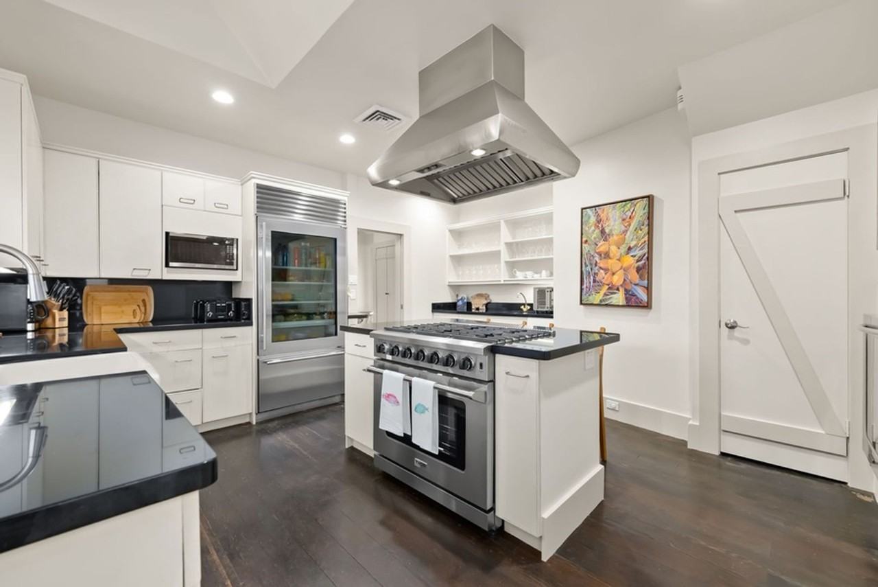 4584 Kahala Ave - Photo 4 of 37