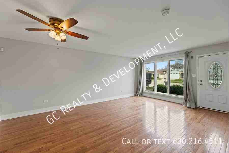 8505 S 77th Ct - Photo 2 of 23