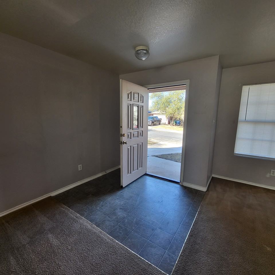 6046 Bear Mdw #NA - Photo 2 of 17