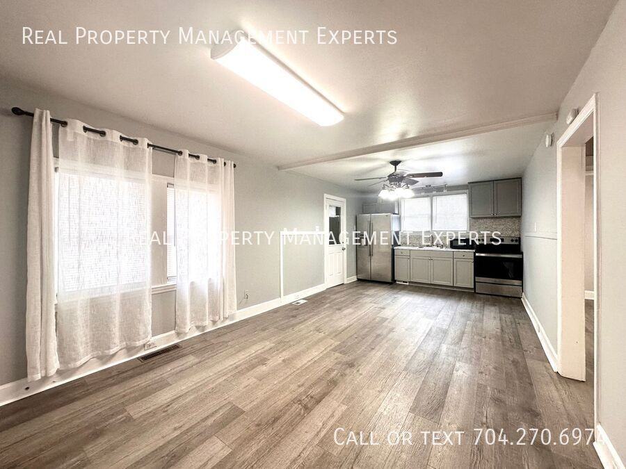 2800 Eastway Dr - Photo 4 of 15