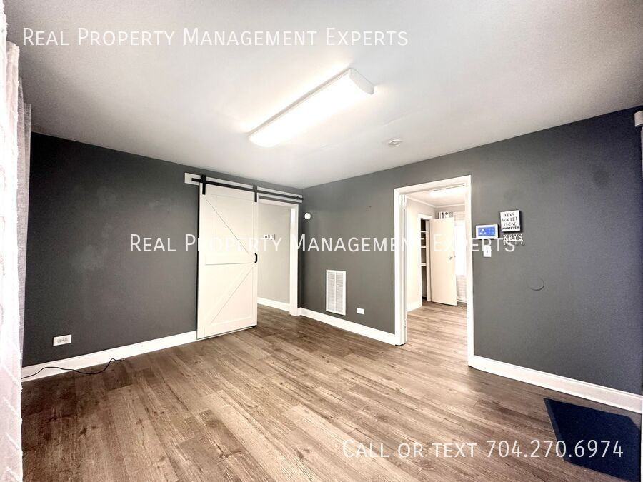 2800 Eastway Dr - Photo 5 of 15