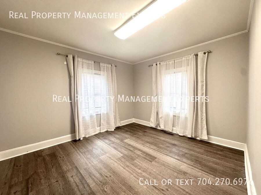 2800 Eastway Dr - Photo 7 of 15