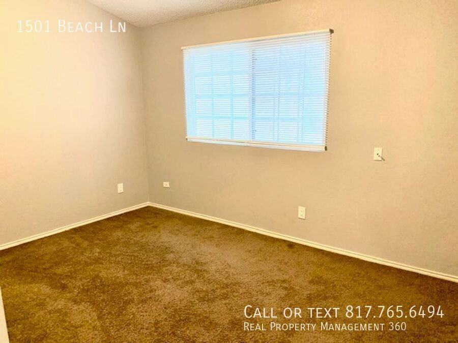 1501 Beach Lane - Photo 5 of 12