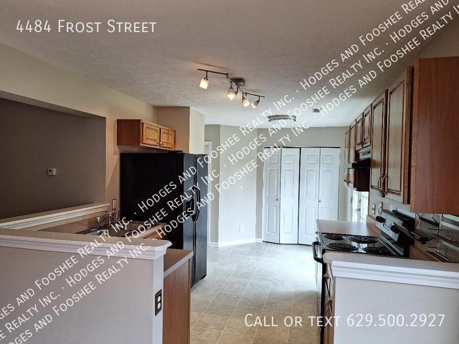 4484 Frost St - Photo 2 of 15