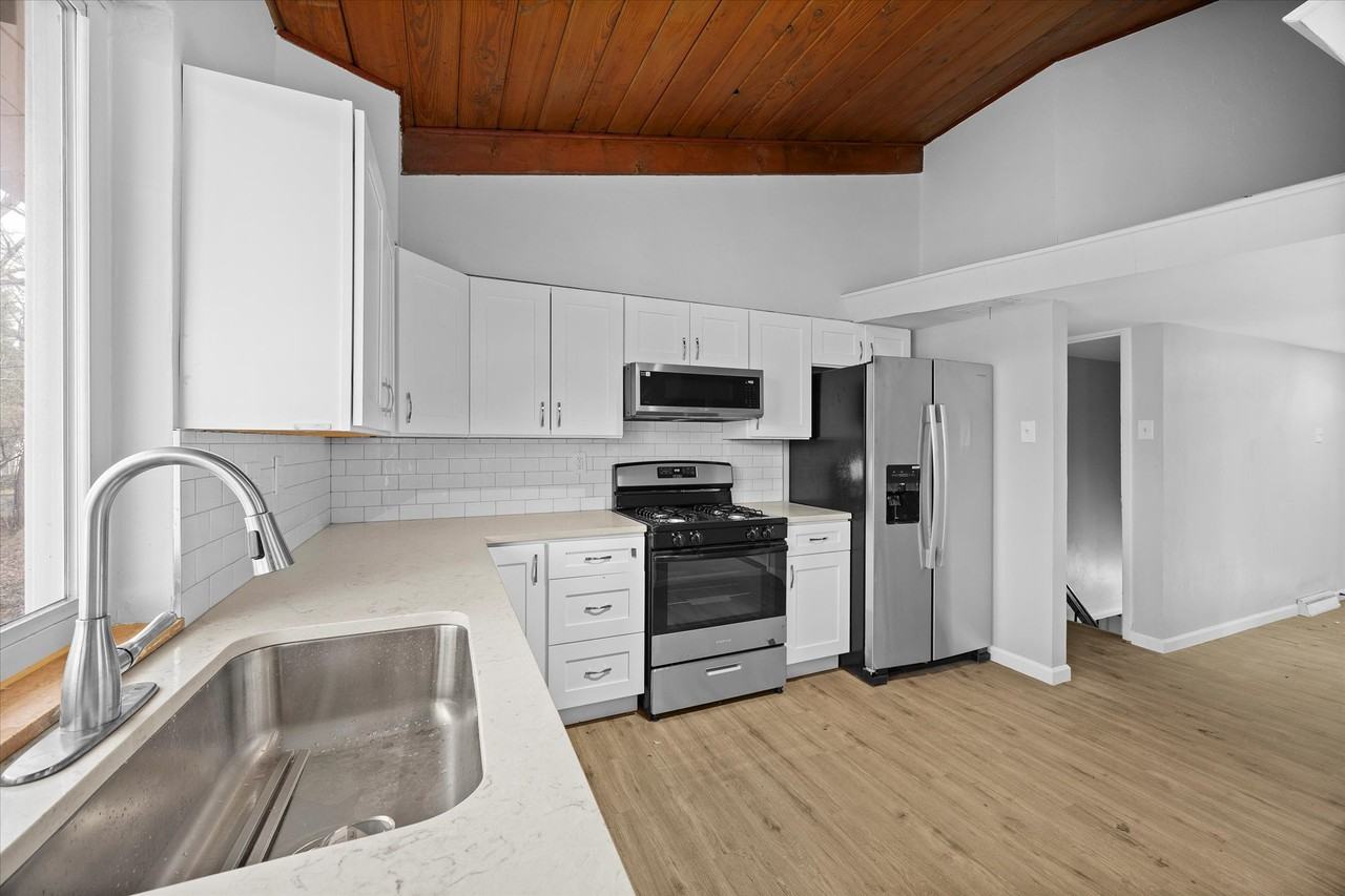 7717 Wooddale Ln - Photo 3 of 22