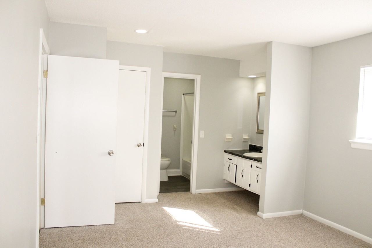 Willow Creek Apartments - Photo 4 of 17