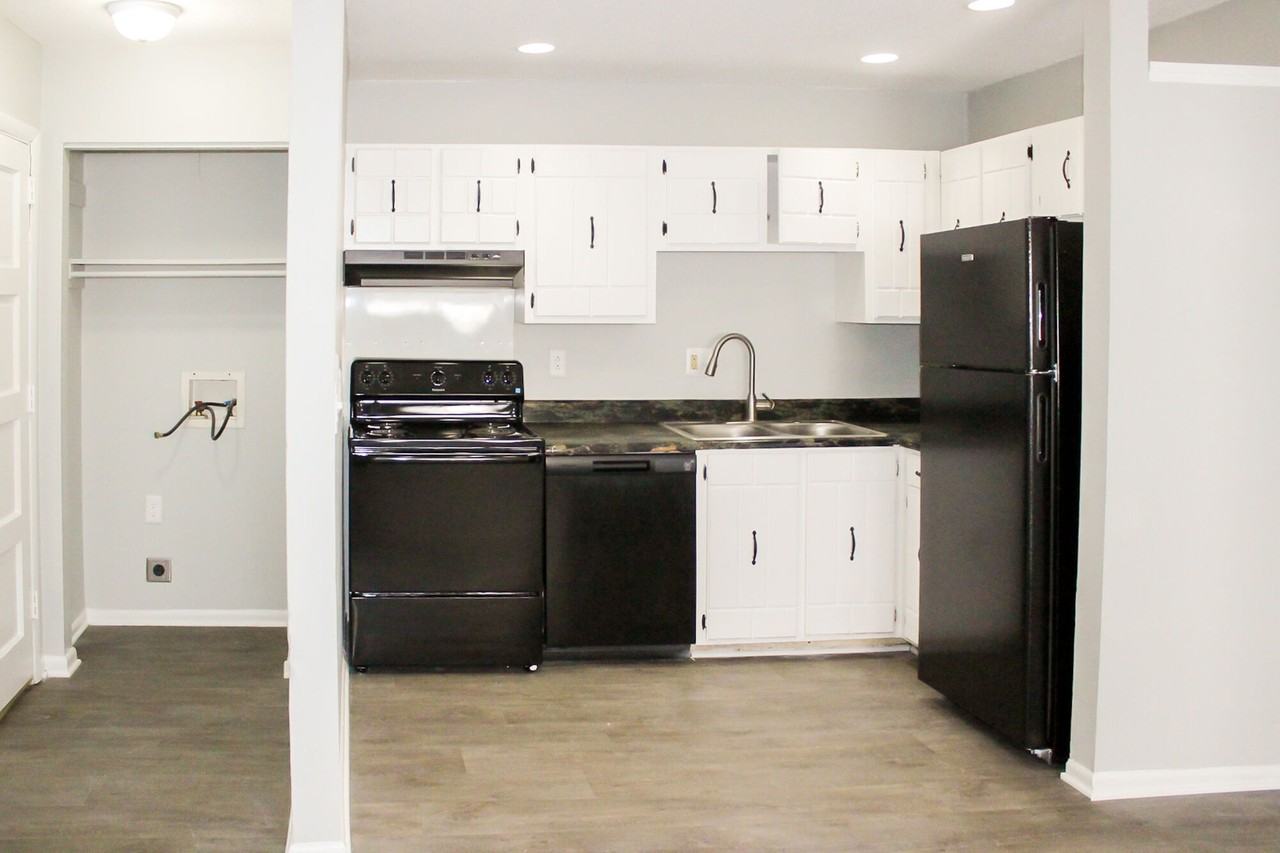 Willow Creek Apartments - Photo 3 of 17