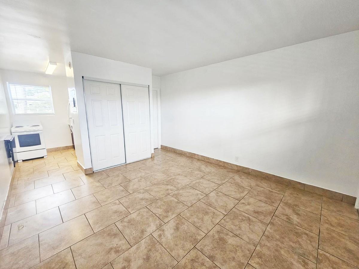 2915 Broadway - Photo 4 of 19