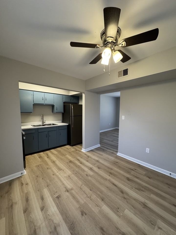 510 Holladay Drive - Photo 3 of 15