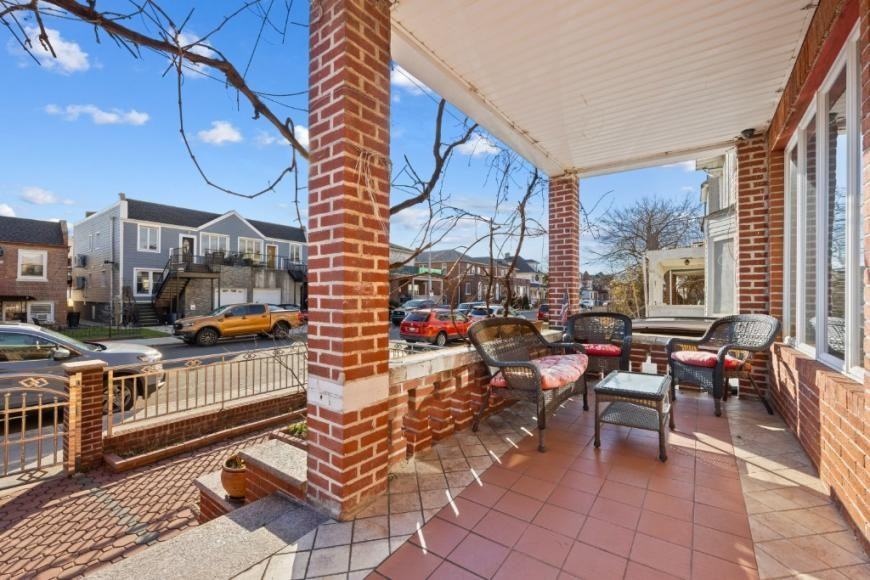 3717 Nautilus Ave - Photo 2 of 10
