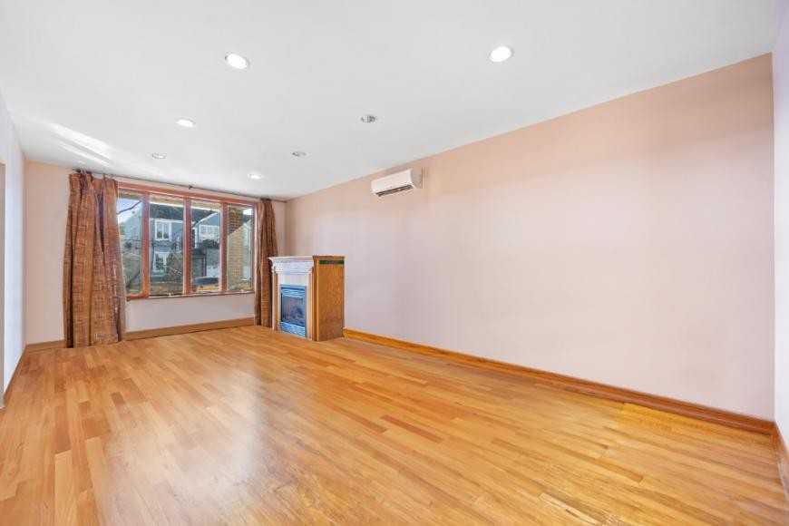 3717 Nautilus Ave - Photo 3 of 10