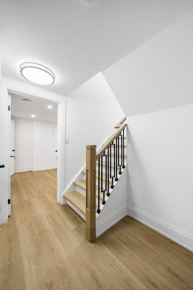 2294 Lake Shore Blvd W #1 - Photo 4 of 14