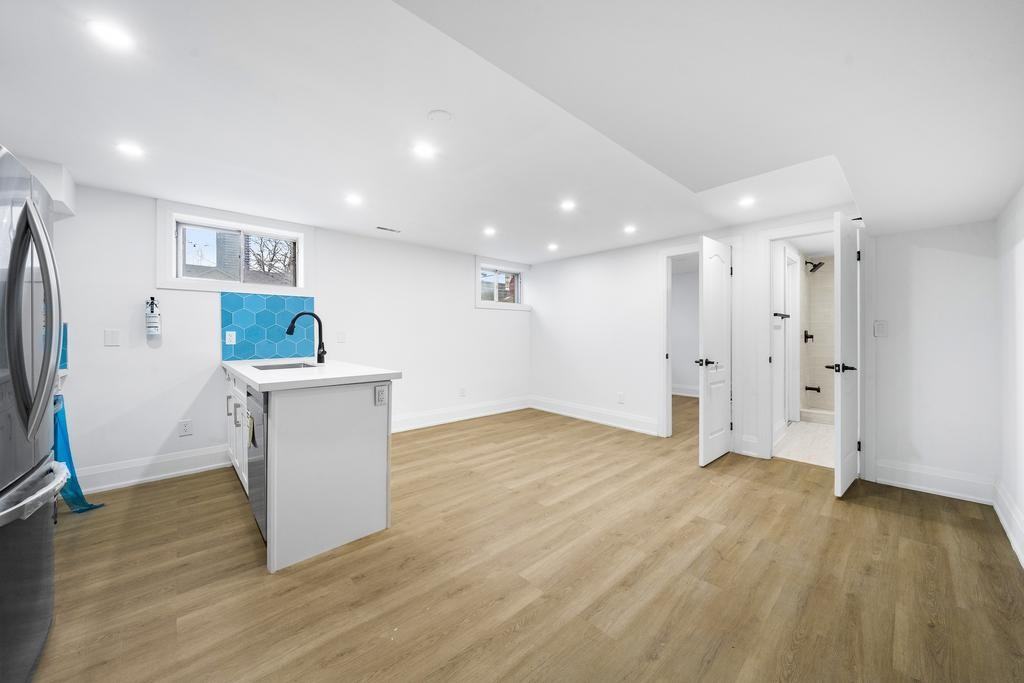 2294 Lake Shore Blvd W #1 - Photo 3 of 14