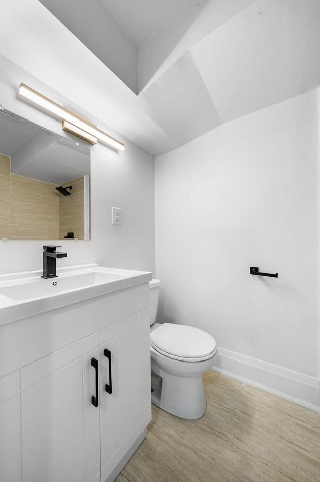 2294 Lake Shore Blvd W #1 - Photo 7 of 14