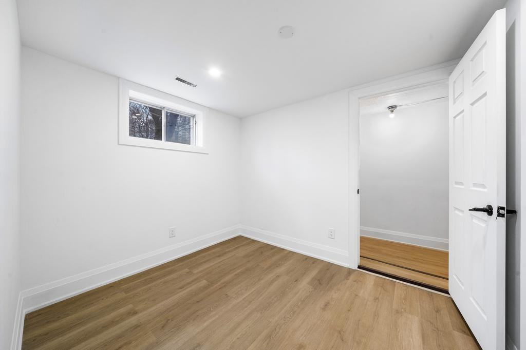 2294 Lake Shore Blvd W #1 - Photo 5 of 14