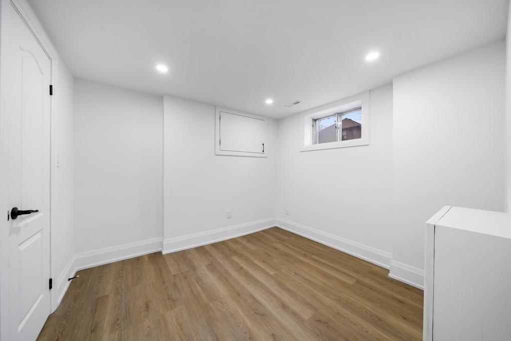 2294 Lake Shore Blvd W #1 - Photo 6 of 14