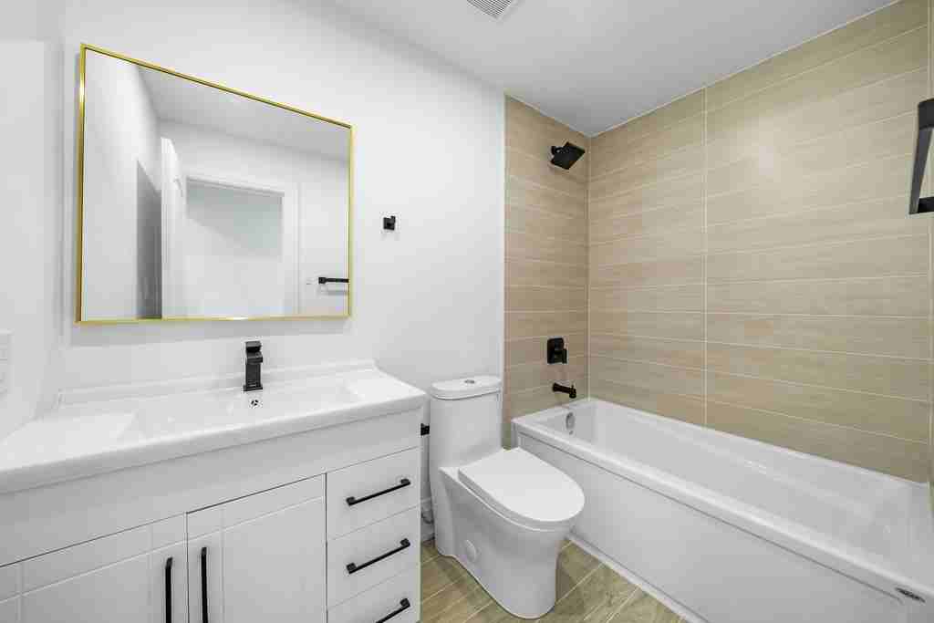 2294 Lake Shore Blvd W #203 - Photo 3 of 9