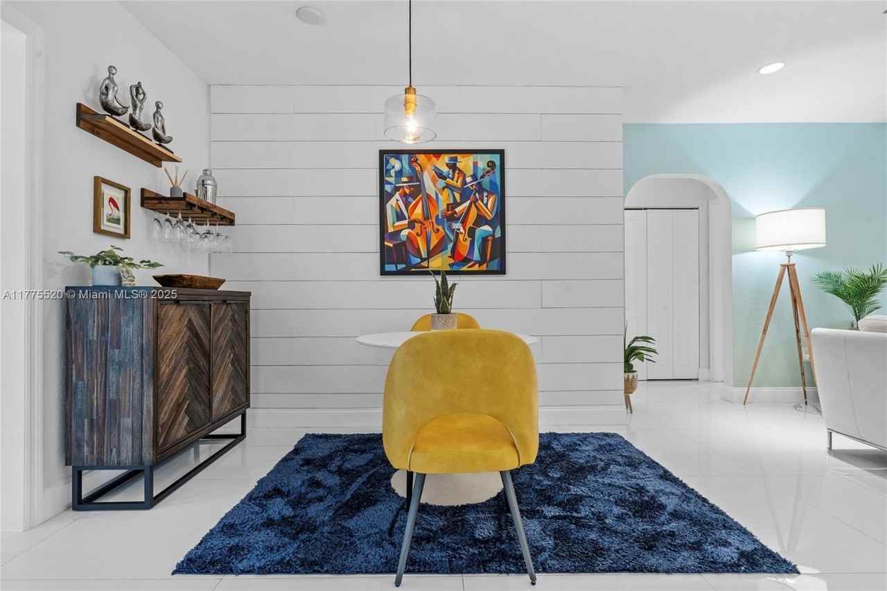 775 Nw 44th St - Photo 5 of 31