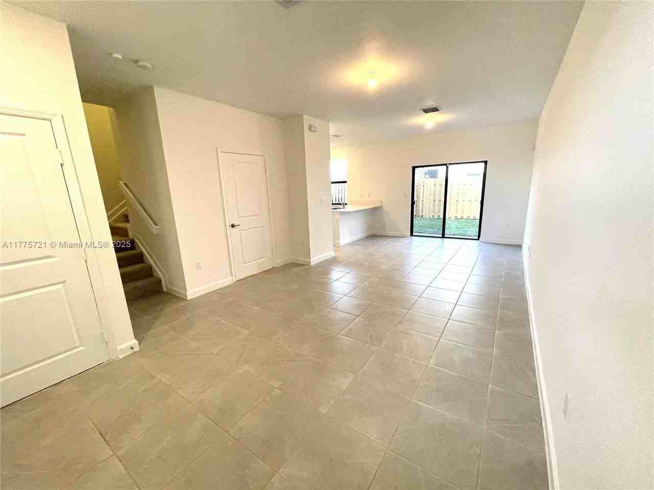 23079 Sw 129th Ave #23079 - Photo 4 of 31